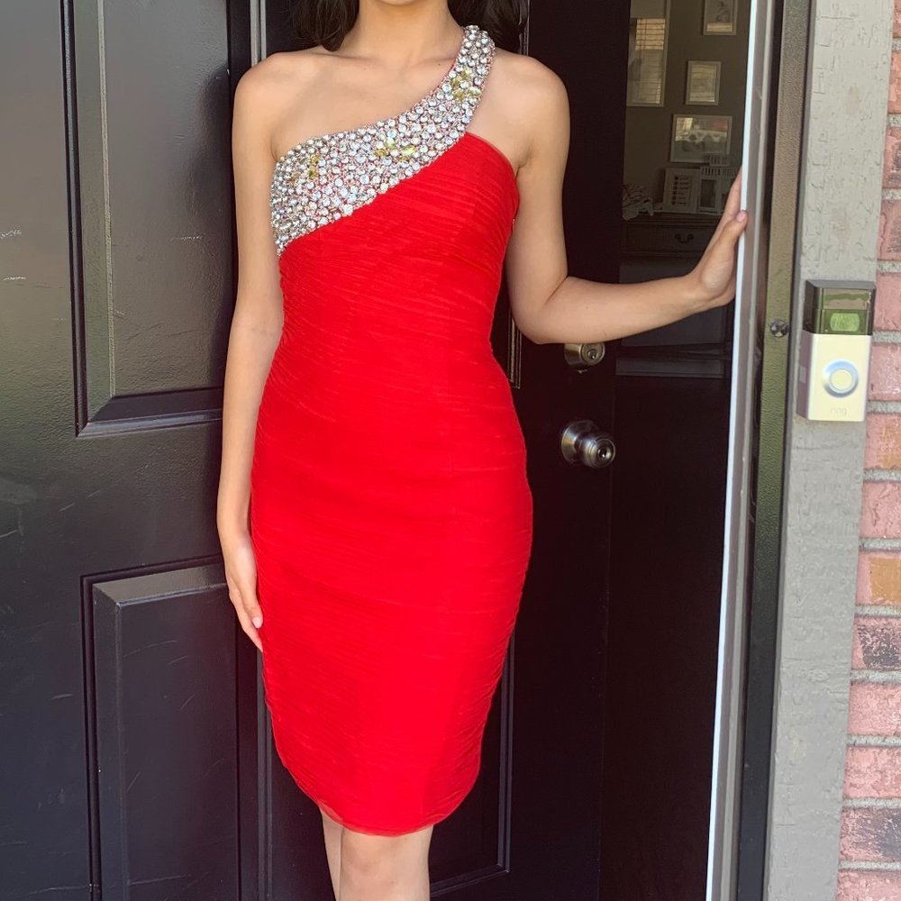 One-shoulder cocktail dress